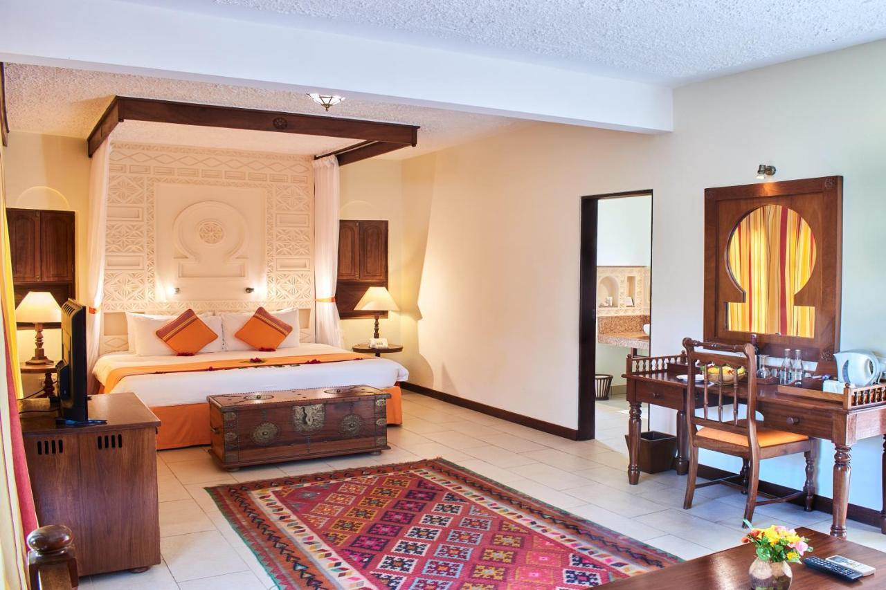 Neptune Village Beach Resort & Spa Galu Exterior foto
