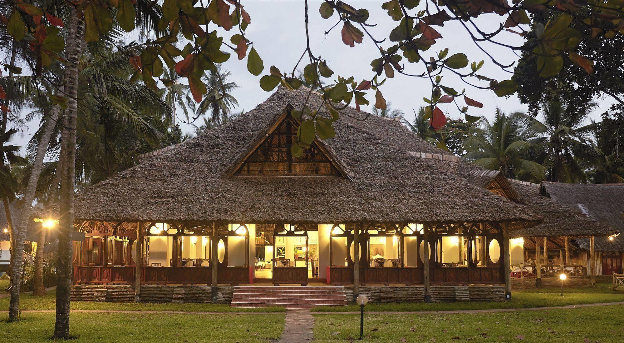 Neptune Village Beach Resort & Spa Galu Exterior foto