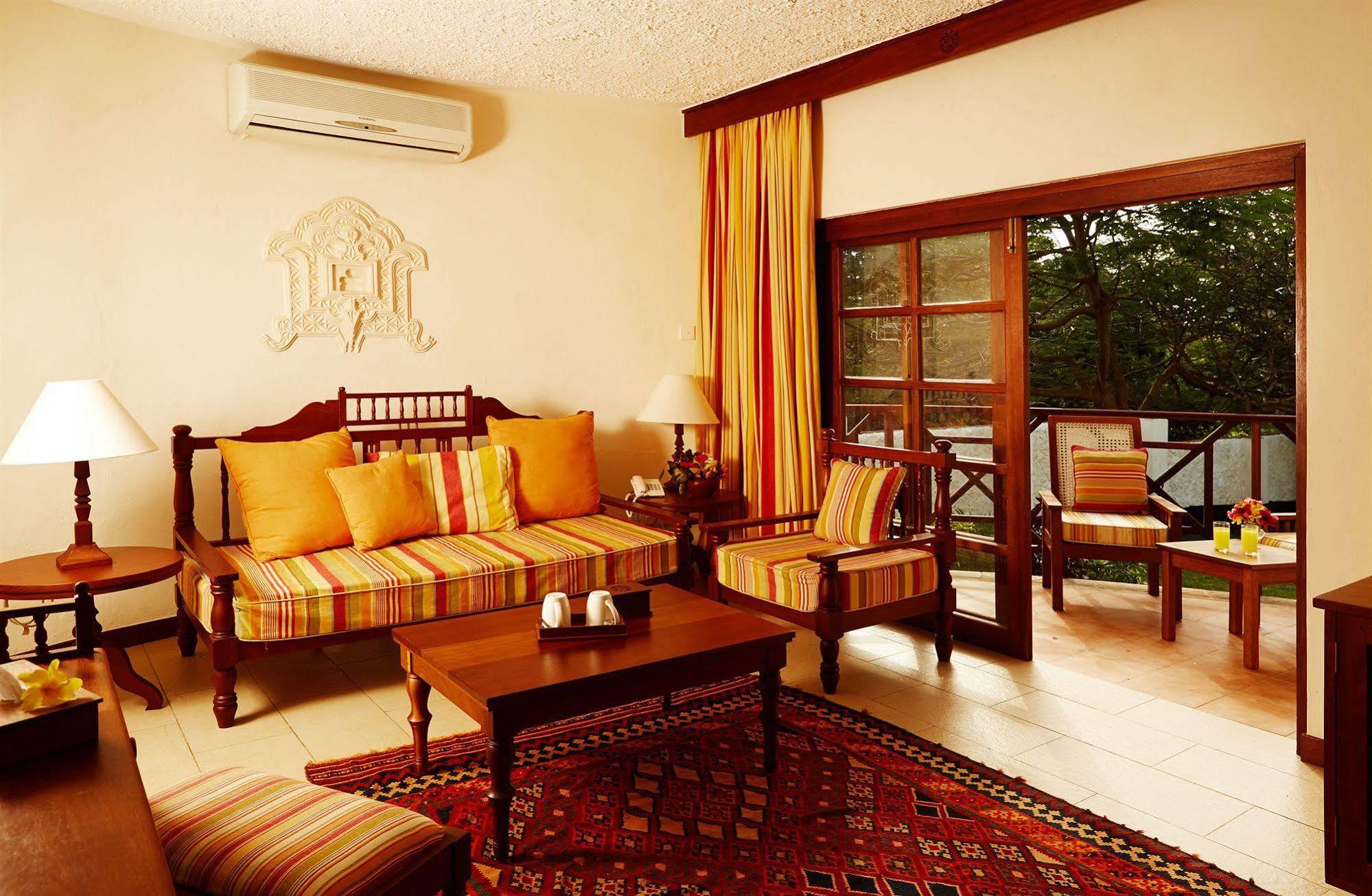 Neptune Village Beach Resort & Spa Galu Exterior foto