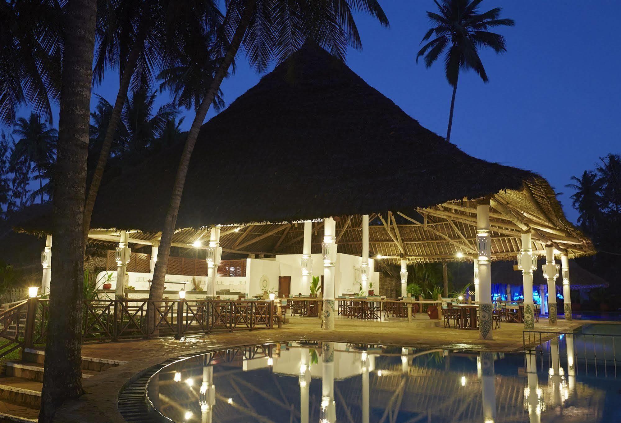 Neptune Village Beach Resort & Spa Galu Exterior foto
